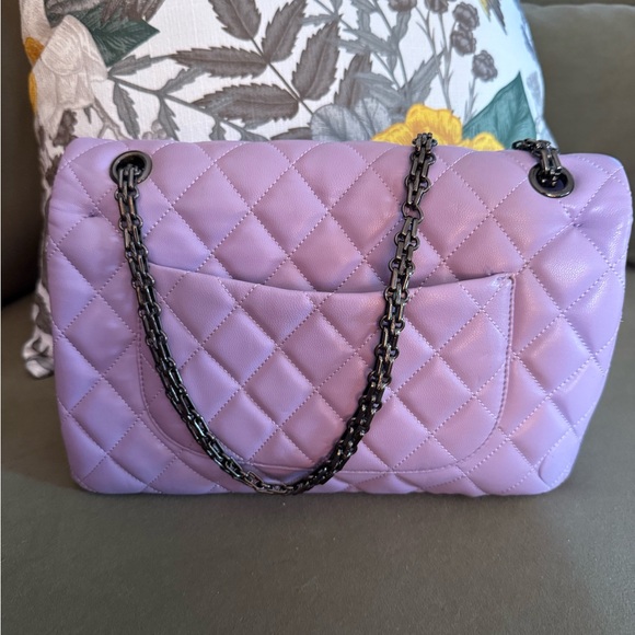 Source Unknown Quilted Shoulder Bag in Lilac with Gunmetal Chain - Picture 2 of 12
